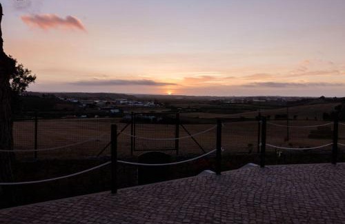 Torres Vedras Casa | WHome Countryside Charm Near Wedding Venue w/BBQ Patio