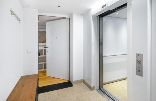 Alfama Apartamento | WHome Lisbon Skyline Penthouse Luxury Living View, AC & Elevator