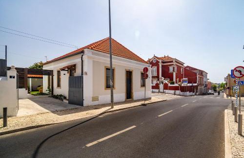 Paco De Arcos Apartamento | WHome Luxurious Oeiras Stay with Private Pool