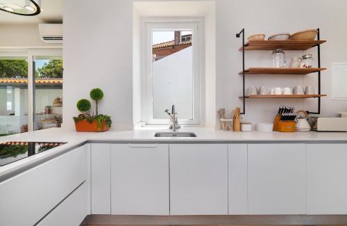 Paco De Arcos Apartamento | WHome Luxurious Oeiras Stay with Private Pool