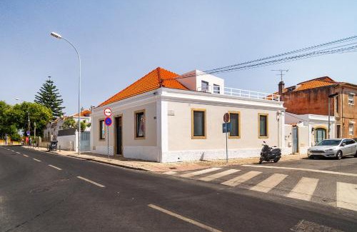 Paco De Arcos Apartamento | WHome Luxurious Oeiras Stay with Private Pool