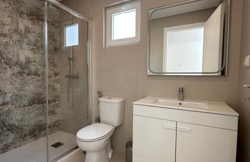 Alges Apartamento | Whome Peaceful Algés Family Home away from City Noise