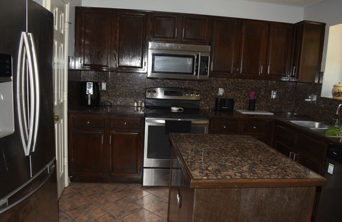 Ederville Casa | Why rent a hotel room when you can rent a home 7.9 miles from Globe Field