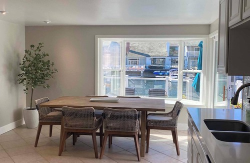 Channel Islands Casa | WhyKnot: Oxnard Waterfront Canal Home