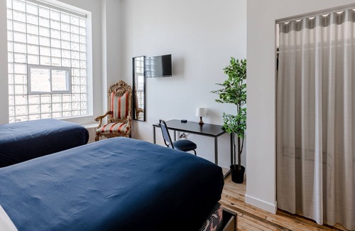 Wicker Park Condominio | Wicker Park Condo with Gorgeous Roof Deck by RedAwning