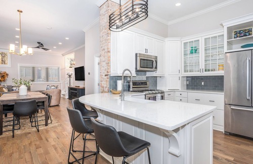 West Town Casa | Wicker Park Entire House, Private Yard and Parking!