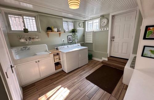 Wicker Park Casa | Wicker Park SFH w/Parking and Private Outdoor Deck