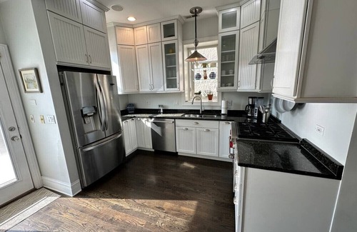 Wicker Park Casa | Wicker Park SFH w/Parking and Private Outdoor Deck