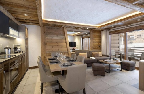 Chamonix City Centre Apartamento | Wifi, 50m de los comercios, fitness, piscina, balcón, parking, tv, local para esquís, 60m², Chamonix