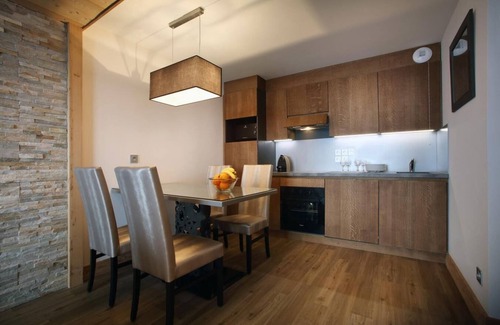 Arc-2000 Apartamento | Wifi, 50m del centro estación, fitness, piscina, sauna, hammam, balcón, tv, local para esquís, 85m²