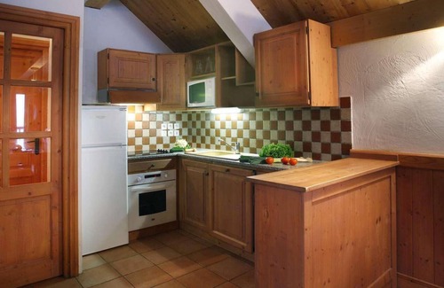 Oz Apartamento | Wifi, 50m del centro estación, fitness, piscina, sauna, hammam, balcón, chimenea o estufa a leña, tv