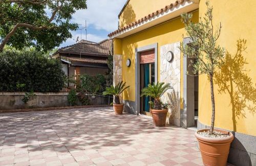 Agnone Bagni Casa | WiFi and garden - Sicilian gem