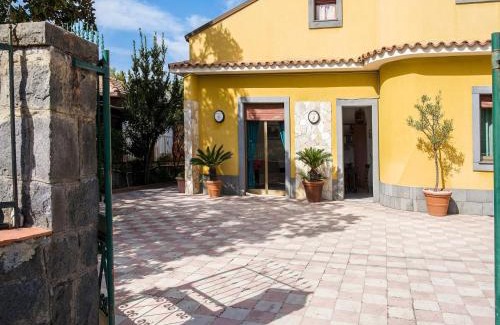 Agnone Bagni Casa | WiFi and garden - Sicilian gem