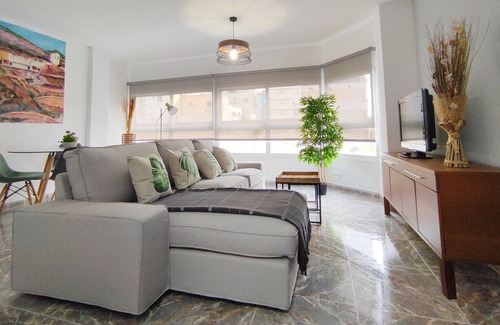 Almeria Centro Apartamento | Wifi, dos dormitorios con a/a reformada en 2021.
