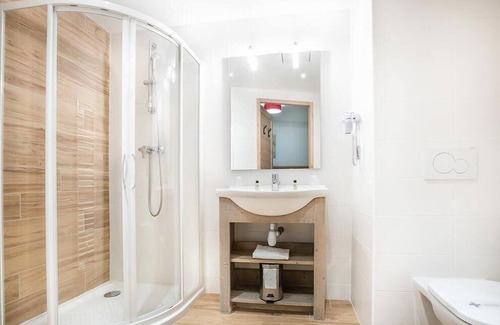 La Rosiere Apartamento | Wifi, 50m del centro estación, 4.o piso, vista montaña, piscina, sauna, hammam, balcón, parking, tv