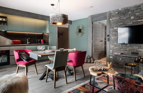 Val-d'Isere Apartamento | Wifi, fitness, piscina, sauna, hammam, balcón, chimenea o estufa a leña, tv, local para esquís, 60m²