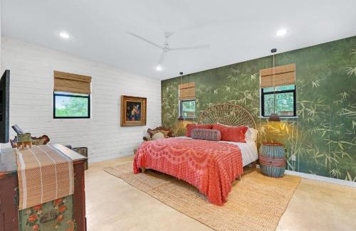 Wimberley Casa | Wild Candy-Plum Wild