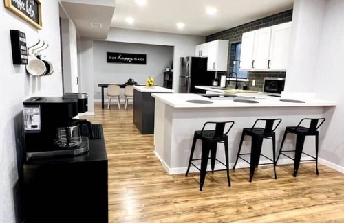 McAllen Casa | Wild Daffodil Prime Location 4 Bedroom- 3.5 Bath