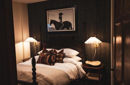 Julian Casa | Wild Moon Ranch Pickleball, Cedar Tub & Views