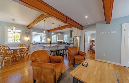 Trinidad Cabina | Wild ocean views, wrap-a-round deck, hot tub, expansive grounds with shared picnic tables
