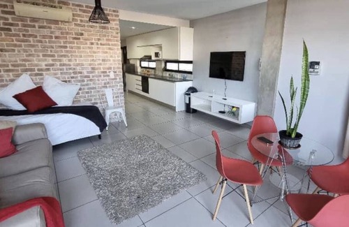 Windhoek Apartamento | Wild olive conveniency right next to the mall amd private hospital.