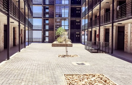 Windhoek Apartamento | Wild olive conveniency right next to the mall amd private hospital.