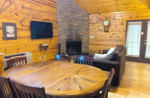 Eureka Springs Casa | Wild Plum Cabin No. 3