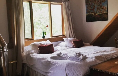 Mara Cabaña | Wild Rose Cabin ~ Glamping en las colinas de alerce! ¡10 min de pistas de esquí XC!