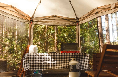 Black Creek Alquiler De RV | Dog friendly glamping!