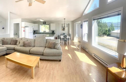 Celista Casa | "WILD SIDE" Duplex - Semi-Waterfront - Shuswap Lake