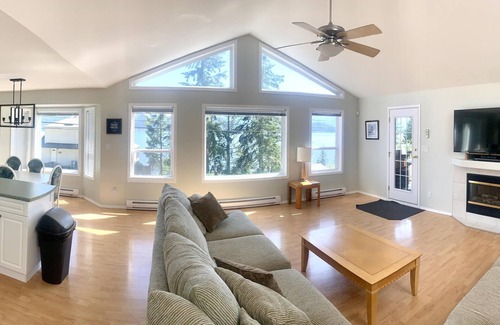 Celista Casa | "WILD SIDE" Duplex - Semi-Waterfront - Shuswap Lake