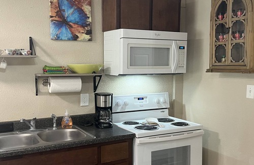 Springville Casa | Wild Turkey Way Guesthouse!!! Short 5 Minute Walk to the Springville Ranch!