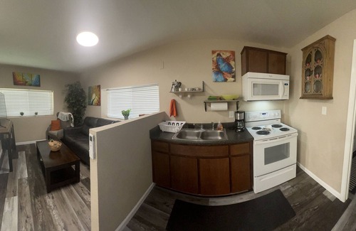Springville Casa | Wild Turkey Way Guesthouse!!! Short 5 Minute Walk to the Springville Ranch!