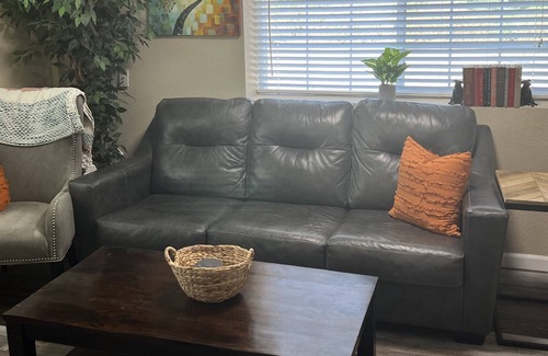 Springville Casa | Wild Turkey Way Guesthouse!!! Short 5 Minute Walk to the Springville Ranch!