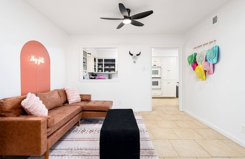 North San Antonio - SAT Casa | Wild West Cowboy l Pool l Games l Pets l Families