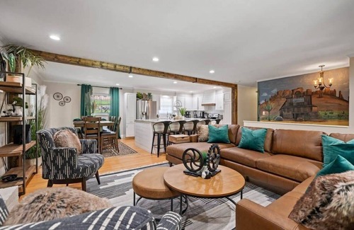 Candler Casa | Wild West Pool Sportcourt Hot Tub Fire Pit