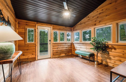 Shenandoah Cabina | Wildberry Ridge - Hot Tub, Sauna, Game Room, Putting Green