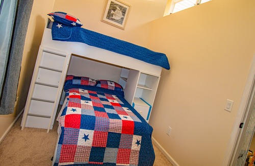 East Stroudsburg Chalet De Esquí | Wildhaven - Movie Room, Pool & Lakes, Near Camelback