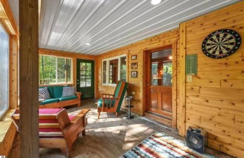 Evart Casa | Wildlife Haven Retreat