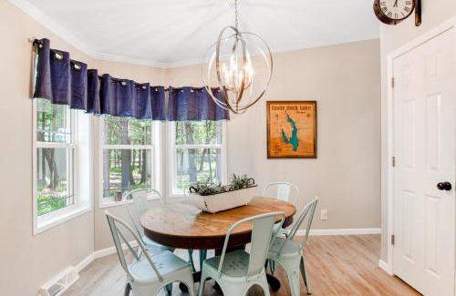 Mauston Casa | Wildwood by the Lake