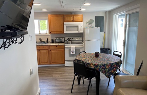 Wildwood Cabaña | Wildwood cottage 2 blocks from boardwalk
