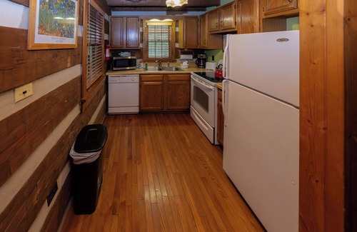 Cosby Cabina | Wildwood Flower -Rustic, cozy, authentic log cabin