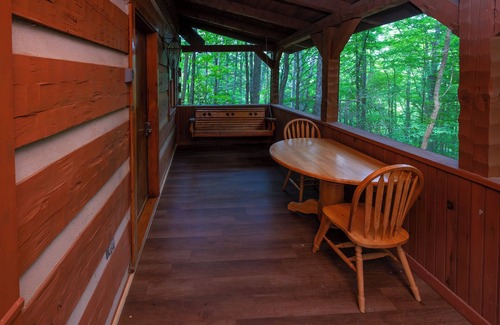 Cosby Cabina | Wildwood Flower -Rustic, cozy, authentic log cabin