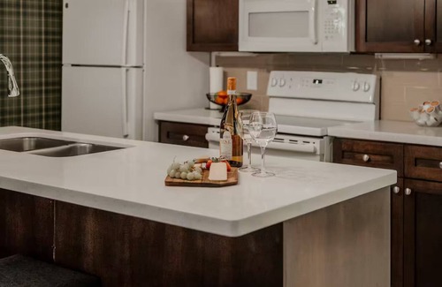 Oro-Medonte Condominio | Wildwood Hot Tub + Indoor/Outdoor Pool + Sauna + Game Room