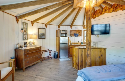 Wildwood Cabina | Wildwood Vacation Rental w/ Fire Pit Access!