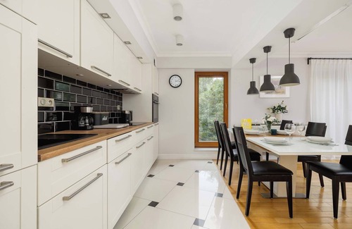 Pradnik Czerwony Apartamento | Wileńska 4 | Kraków | Air Conditioned Apartment | Parking | Remote Work | Bathtu