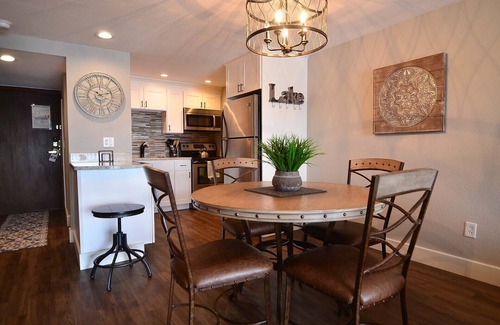 Thayerville Condominio | Will O' The Wisp 202B: Lakefront King Bed Condo, Sleeps 4, Recently Renovated!