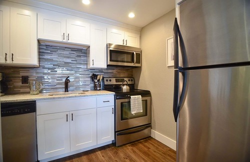 Thayerville Condominio | Will O' The Wisp 202B: Lakefront King Bed Condo, Sleeps 4, Recently Renovated!
