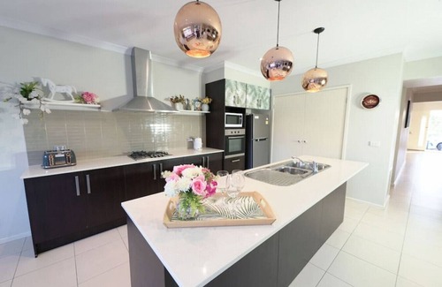 Williams Landing Casa | Williams Landing 8Beds Designer Decor Home