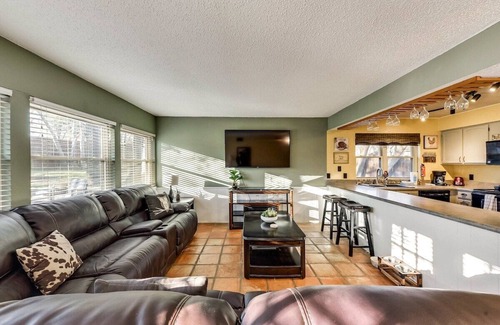 Bedford Casa | Willow Bend: 4-Bedroom Tranquil Escape